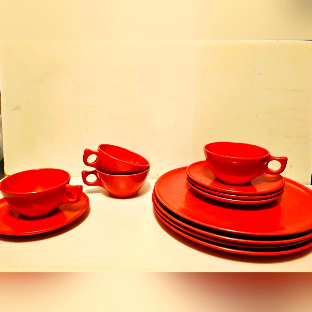 MCM 12 PIECE BRANCHELL MELAMINE SALMON COLORED MELMAC PLATE AND CUP SET